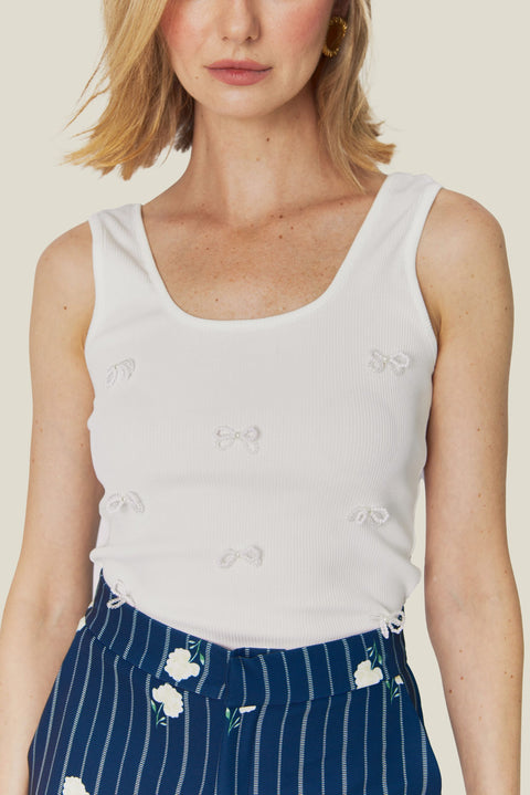 EMBROIDERED WHITE GRACE TOP